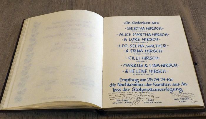 Unterschrift im Goldenen Buch