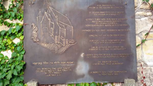 Braune Infotafel zur Synagoge